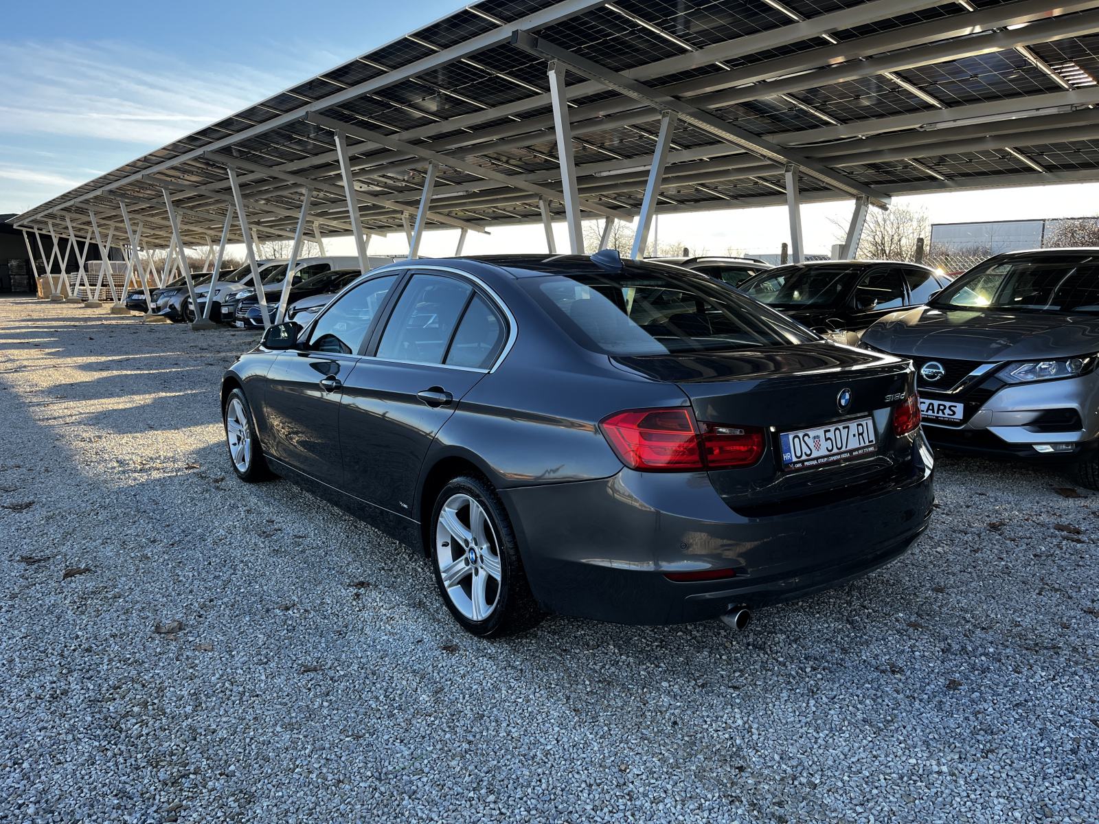 BMW serija 3 318d - NAVI,BI-XENON, NOVI LANAC, REG 11/2026, fotografija 5