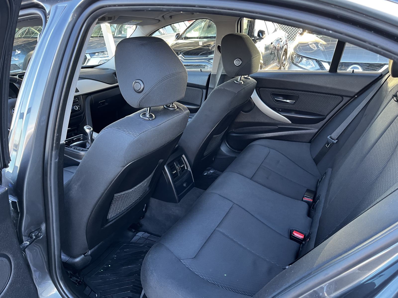 BMW serija 3 318d - NAVI,BI-XENON, NOVI LANAC, REG 11/2026, fotografija 8