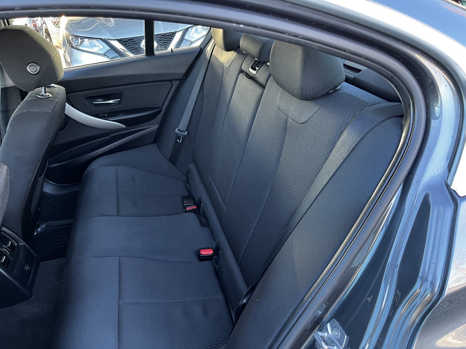 BMW serija 3 318d - NAVI,BI-XENON, NOVI LANAC, REG 11/2026, fotografija 9
