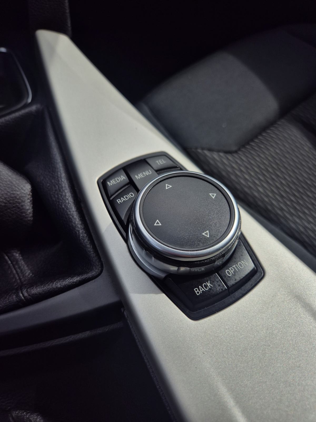 BMW serija 3 318d - NAVI,BI-XENON, NOVI LANAC, REG 11/2026, fotografija 16