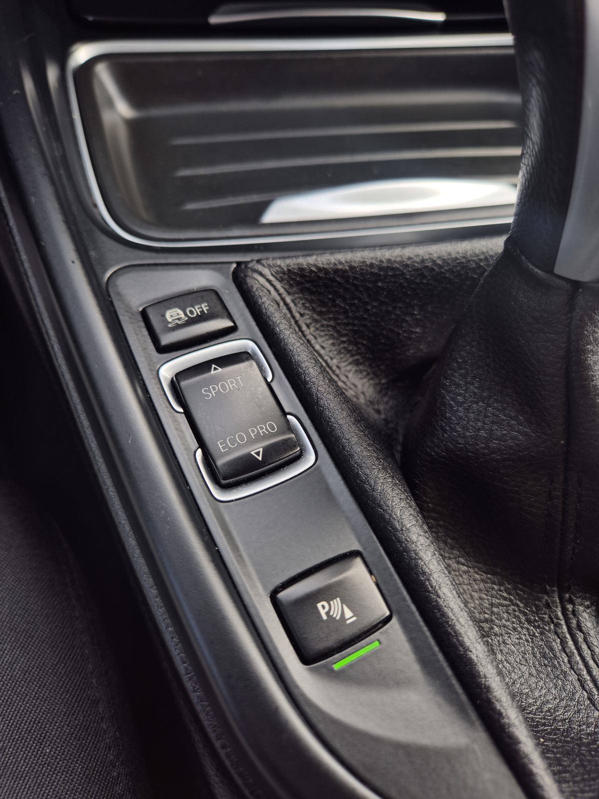 BMW serija 3 318d - NAVI,BI-XENON, NOVI LANAC, REG 11/2026, fotografija 17