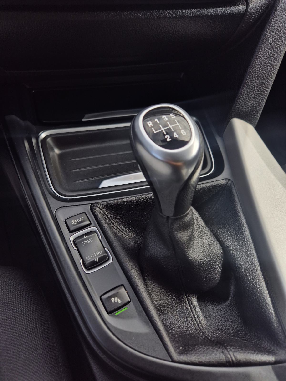 BMW serija 3 318d - NAVI,BI-XENON, NOVI LANAC, REG 11/2026, fotografija 18