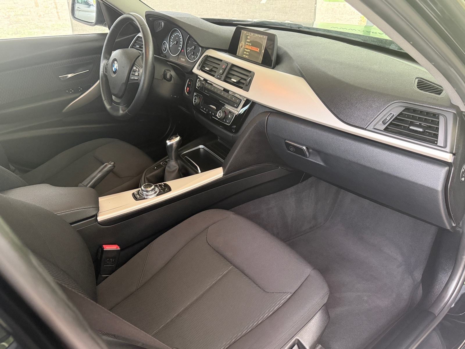 BMW serija 3 318d, fotografija 10