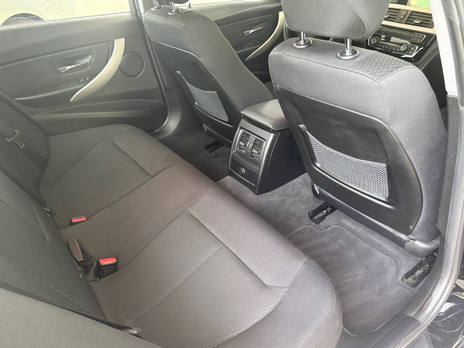 BMW serija 3 318d, fotografija 15