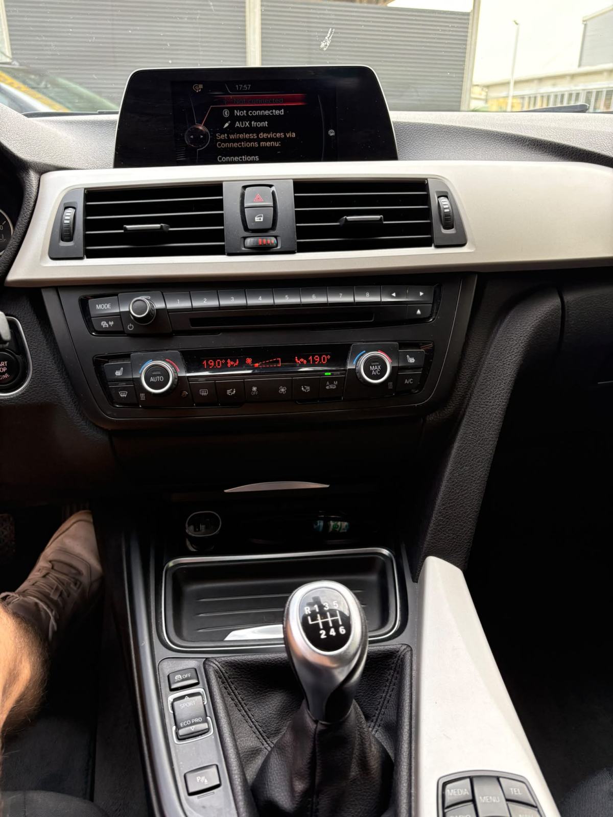BMW serija 3 318d, fotografija 15