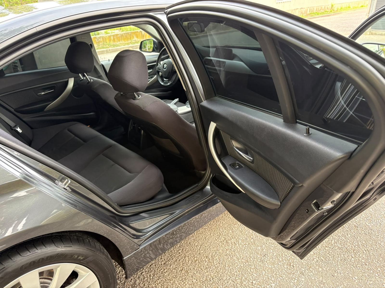 BMW serija 3 318d, fotografija 12