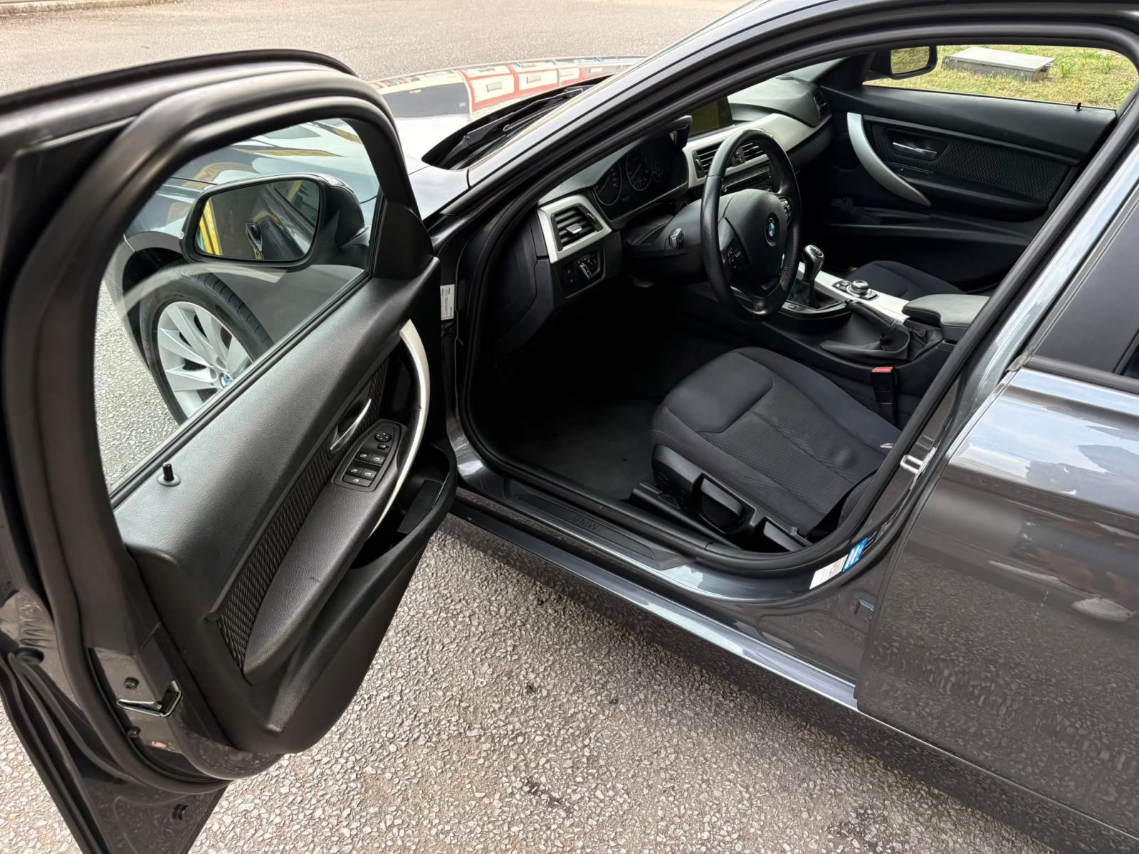 BMW serija 3 318d, fotografija 9