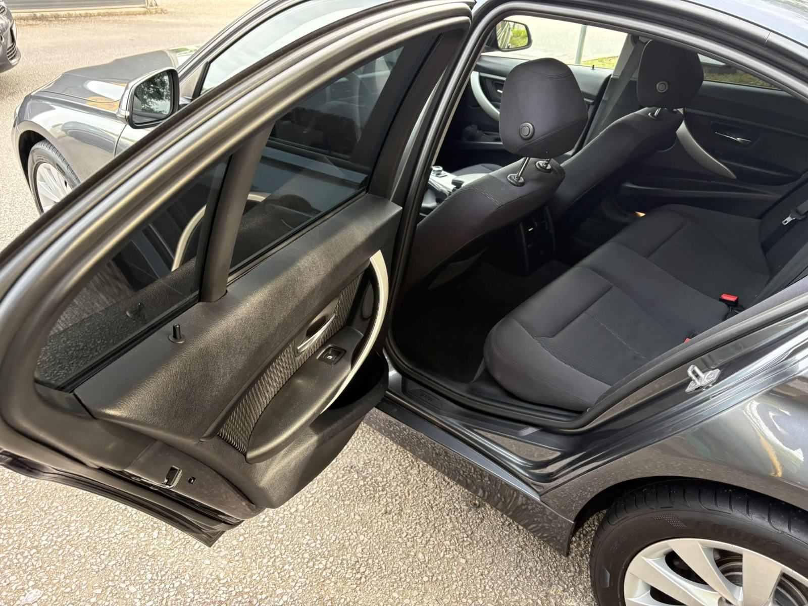 BMW serija 3 318d, fotografija 10