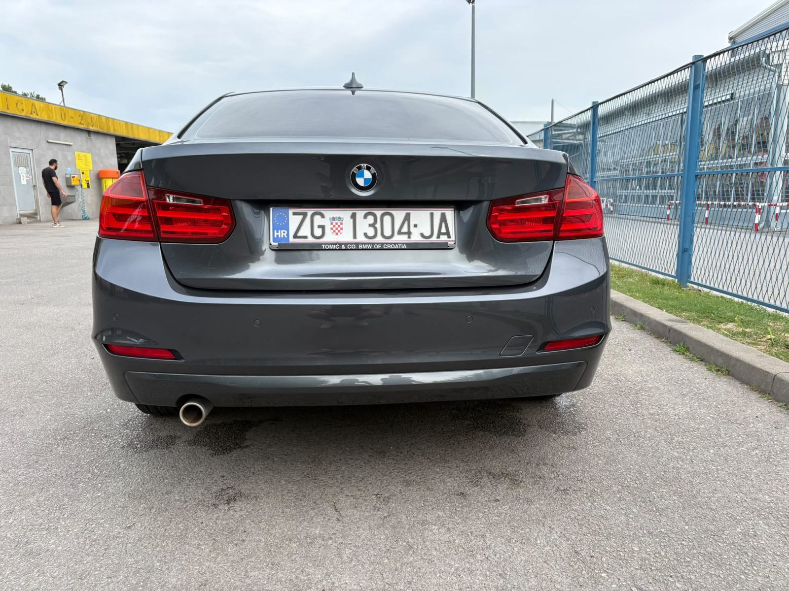 BMW serija 3 318d, fotografija 6
