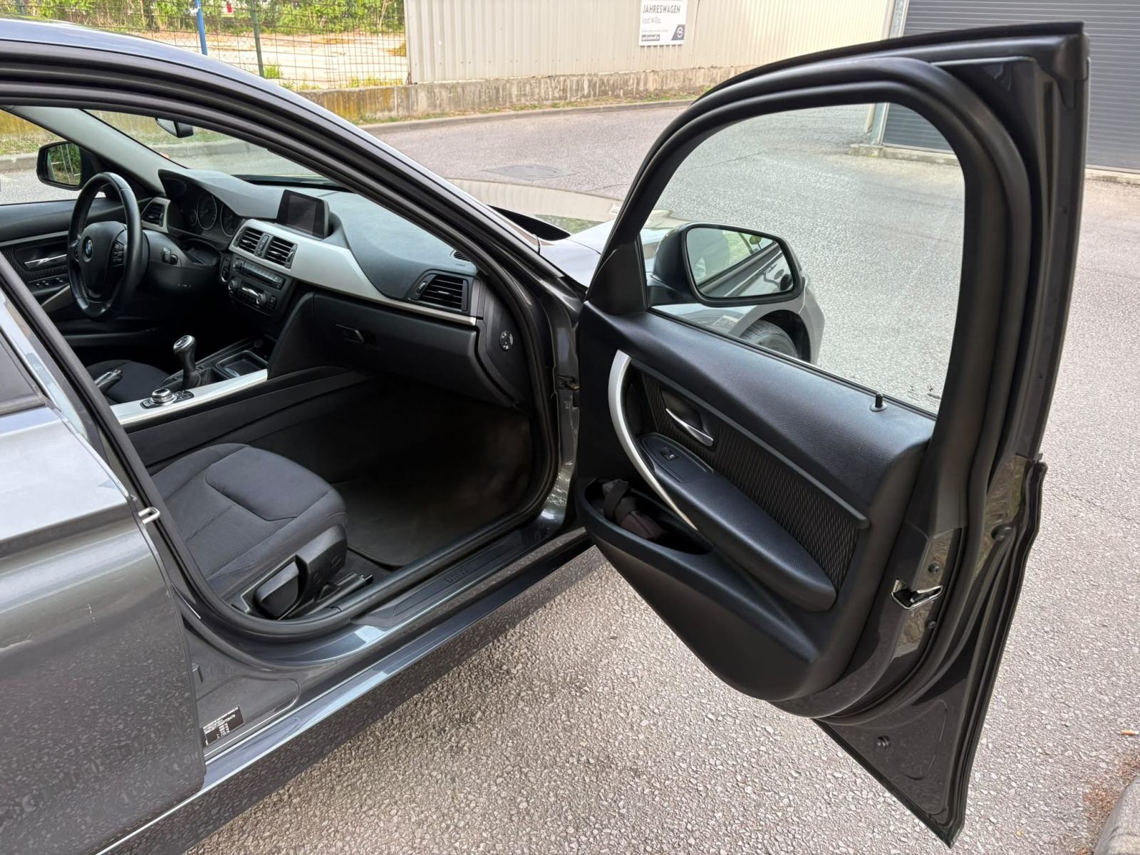 BMW serija 3 318d, fotografija 13