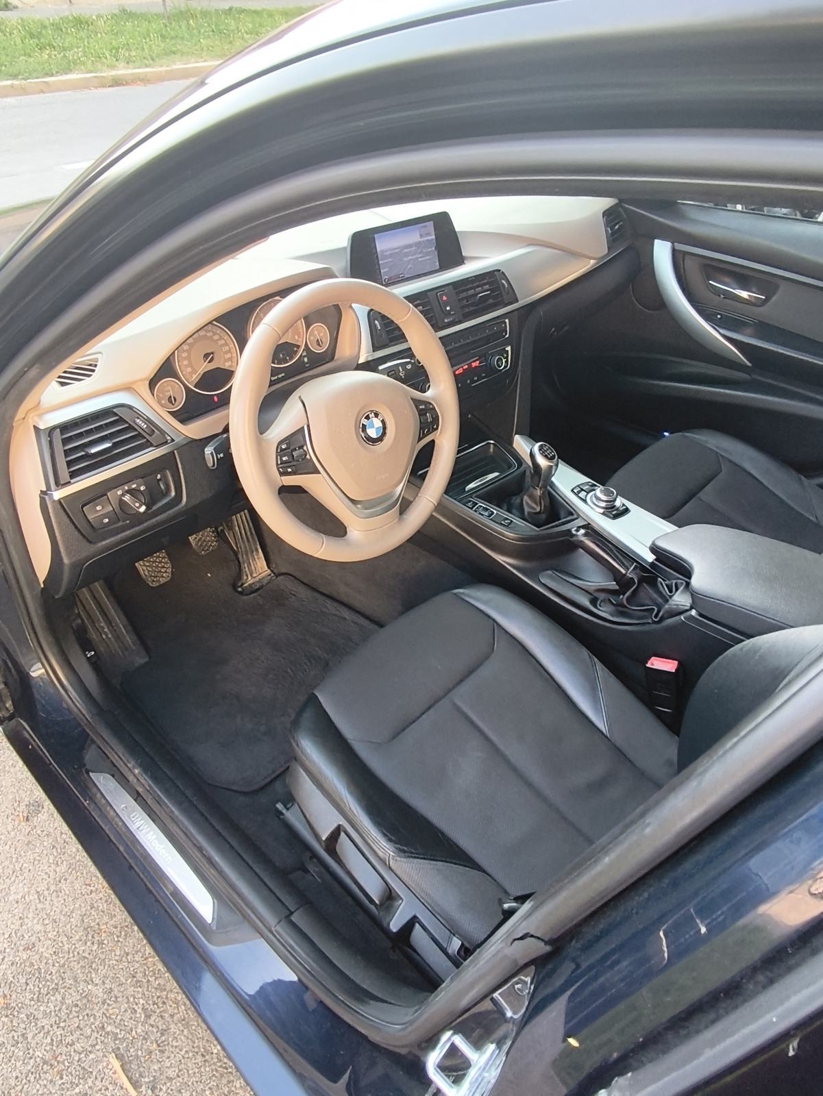 BMW serija 3 318d, REGISTRIRAN GOD. DANA, fotografija 4
