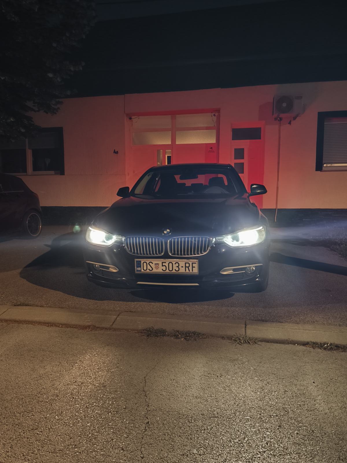 BMW serija 3 318d, REGISTRIRAN GOD. DANA, fotografija 15
