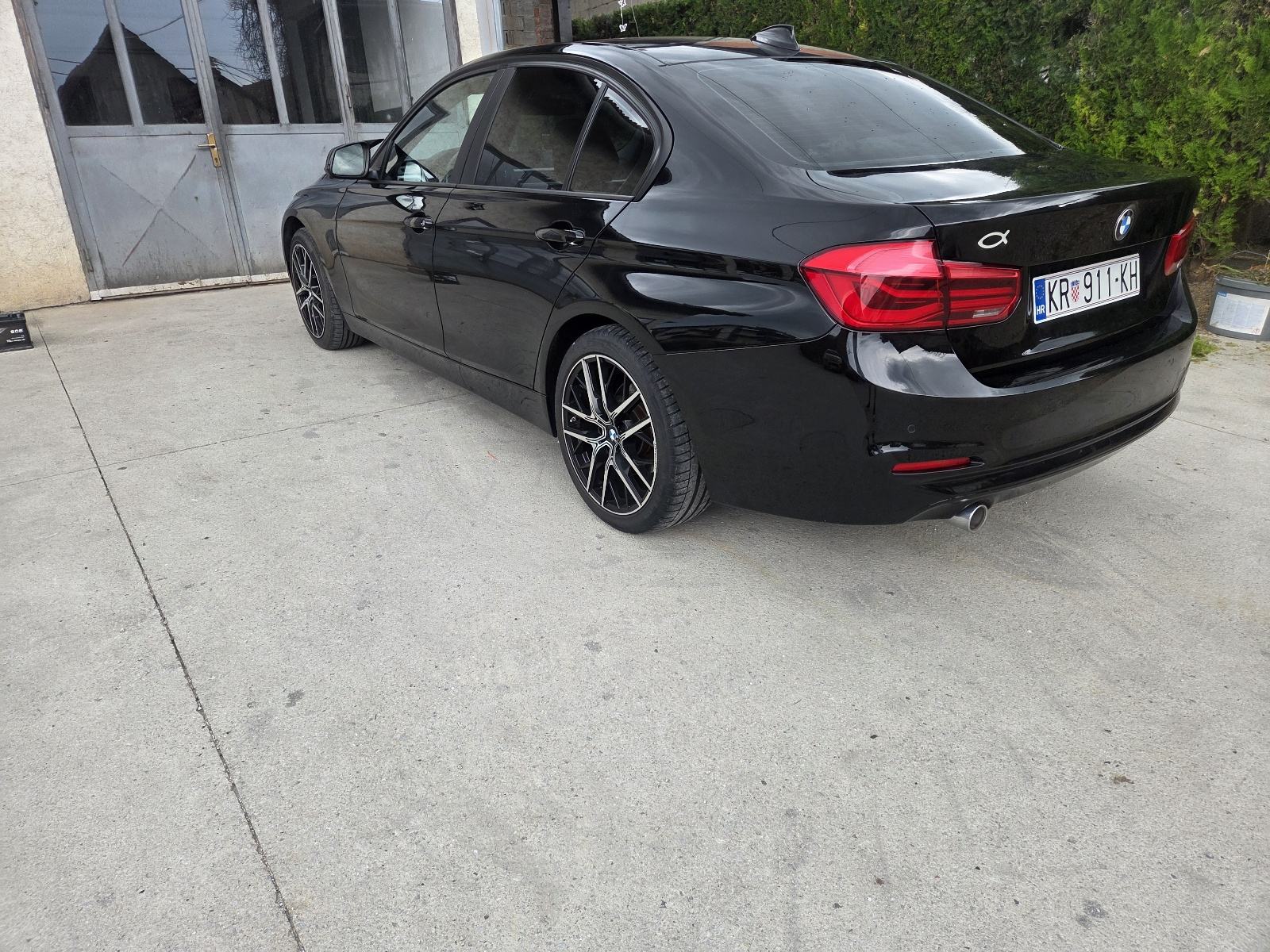 BMW serija 3 318d, fotografija 2