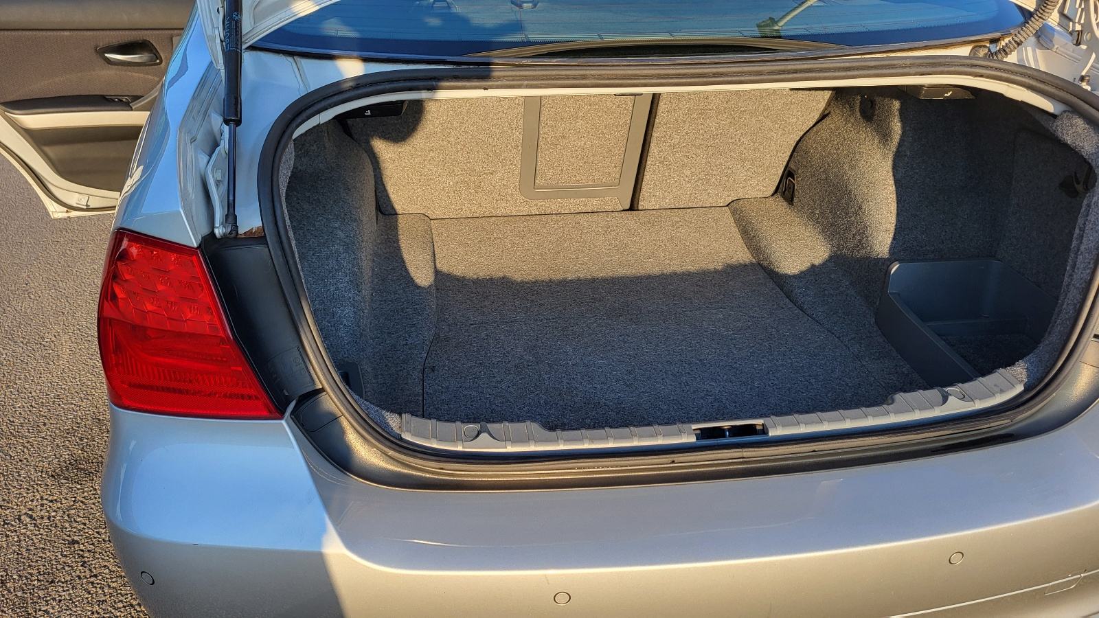 BMW serija 3 318d, fotografija 12
