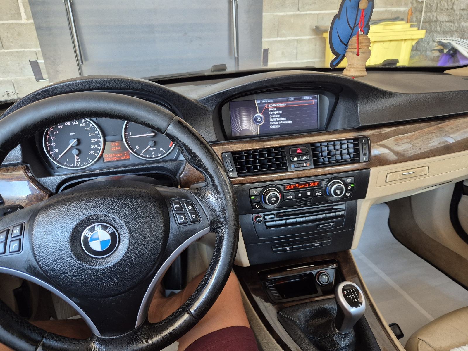BMW serija 3 318d, fotografija 8