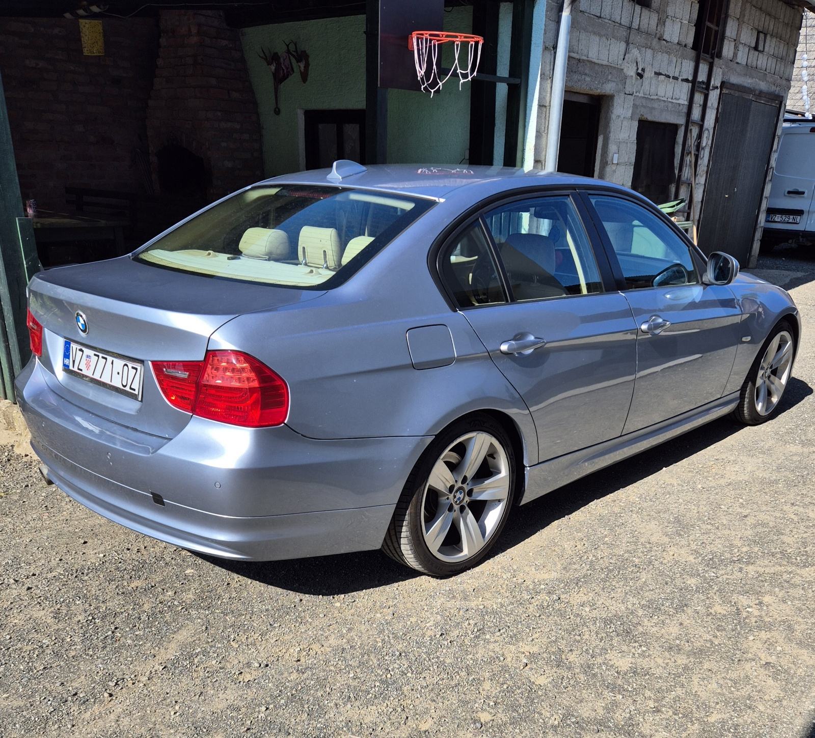 BMW serija 3 318d, fotografija 3