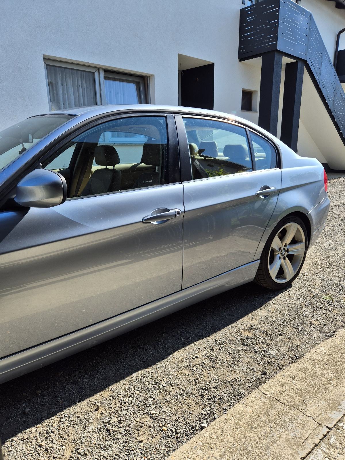BMW serija 3 318d, fotografija 2