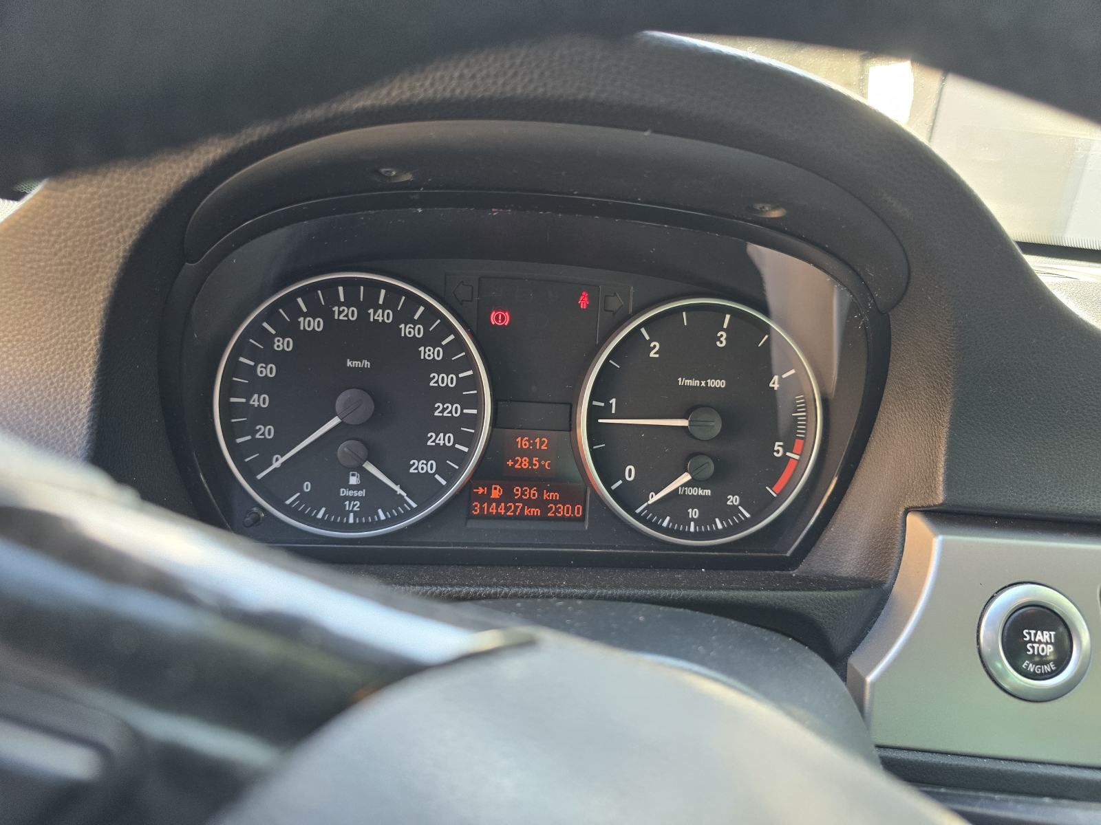 BMW serija 3 318d, fotografija 8
