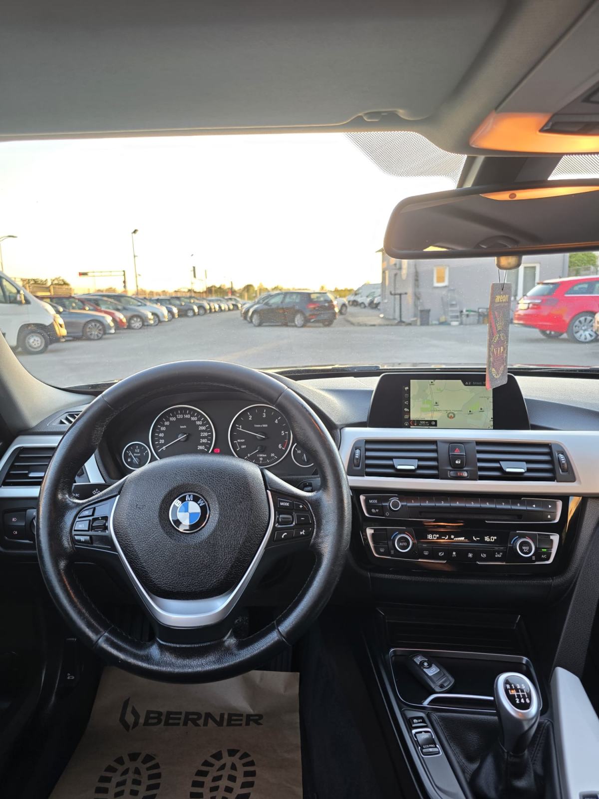 BMW serija 3 318d, fotografija 15