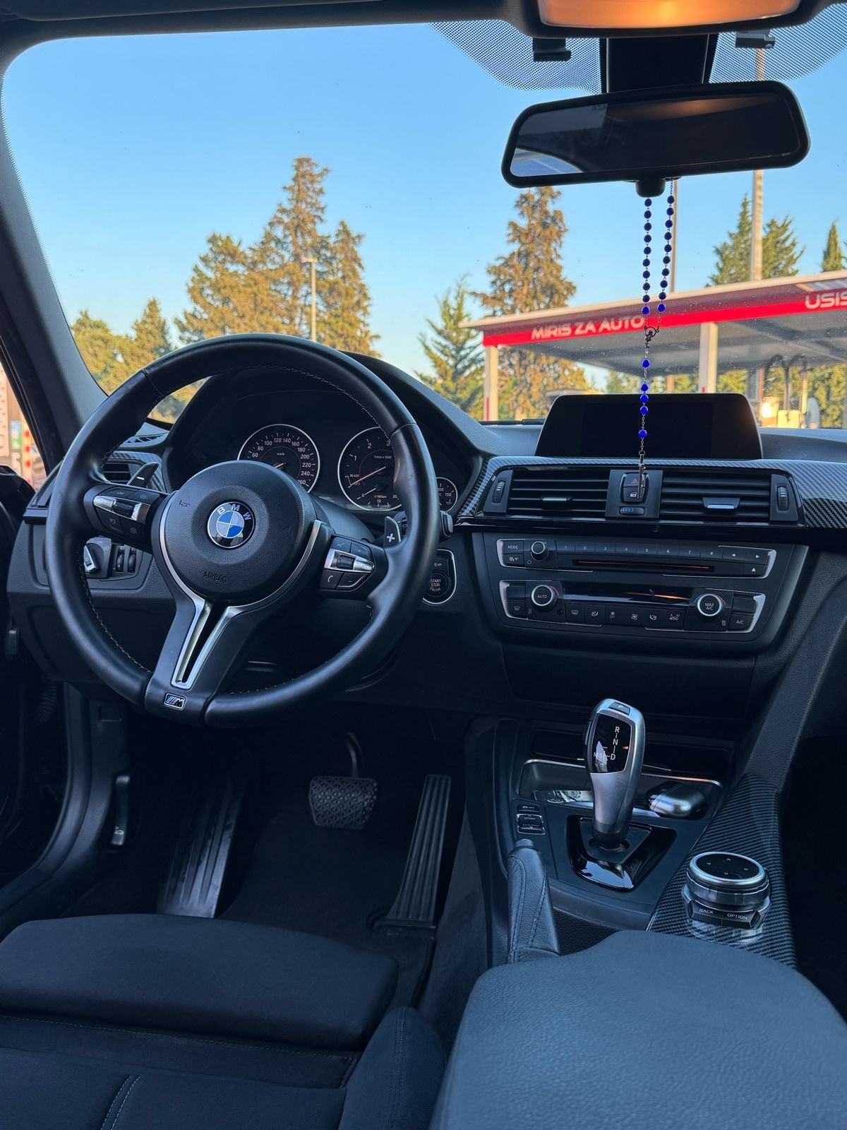 BMW serija 3 318d Sport automatik, fotografija 8