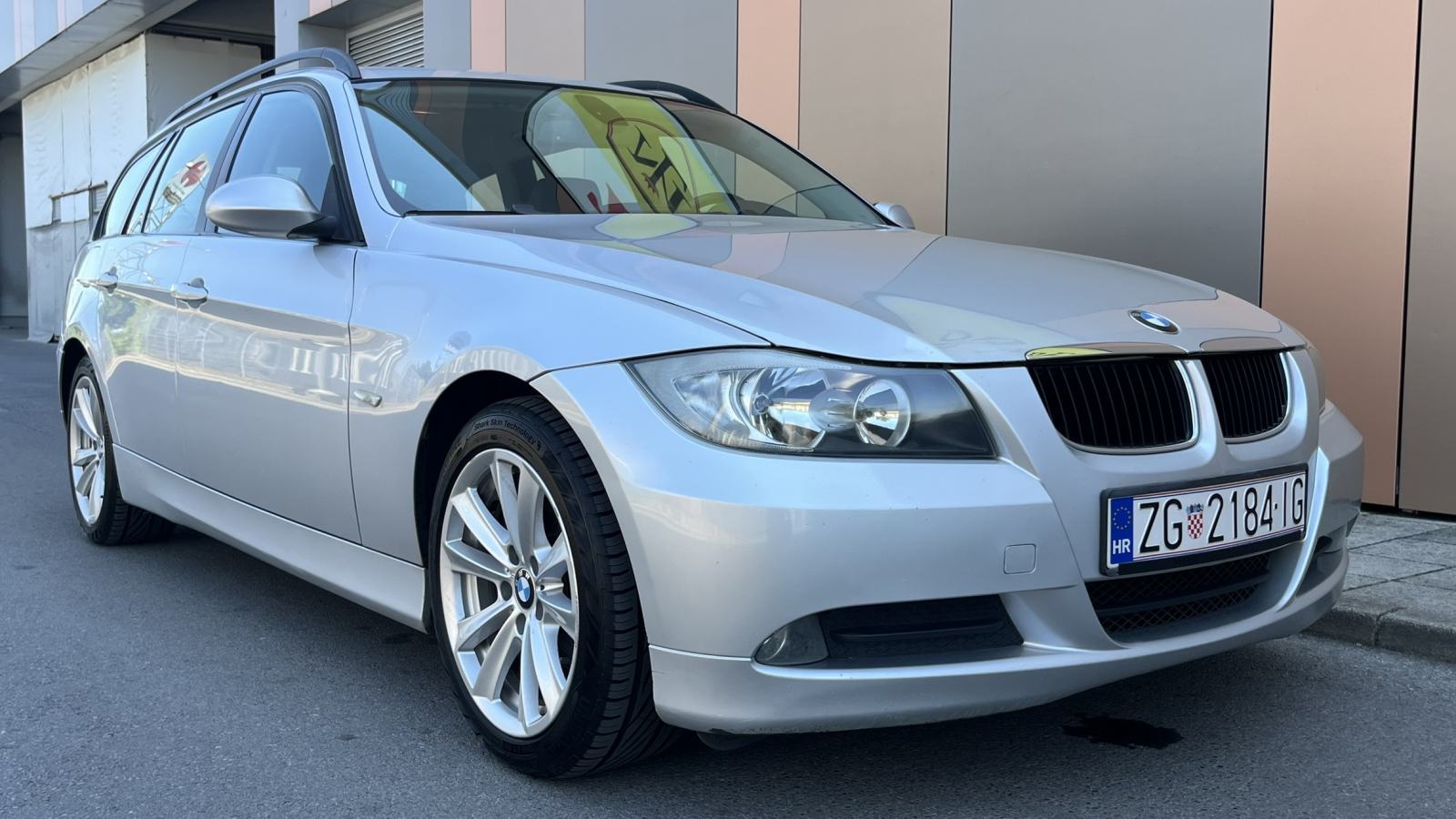 BMW serija 3 318d touring Karavan NAVI, KUKA, KOŽA, TEMPOMAT, KARTICE, pogled izvana - slika 1
