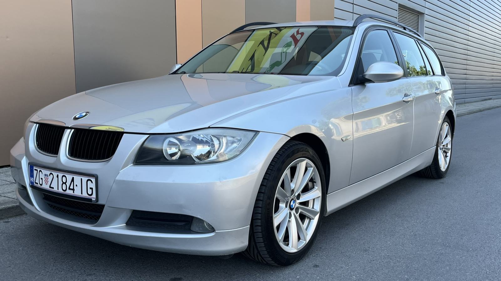 BMW serija 3 318d touring Karavan NAVI, KUKA, KOŽA, TEMPOMAT, KARTICE, pogled izvana - slika 2