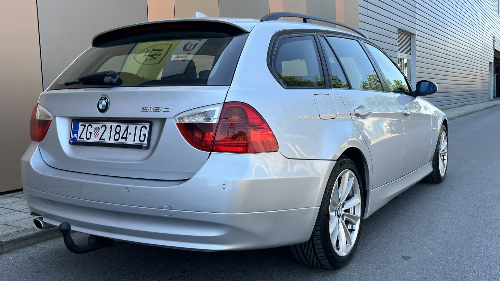 BMW serija 3 318d touring Karavan NAVI, KUKA, KOŽA, TEMPOMAT, KARTICE, pogled izvana - slika 5