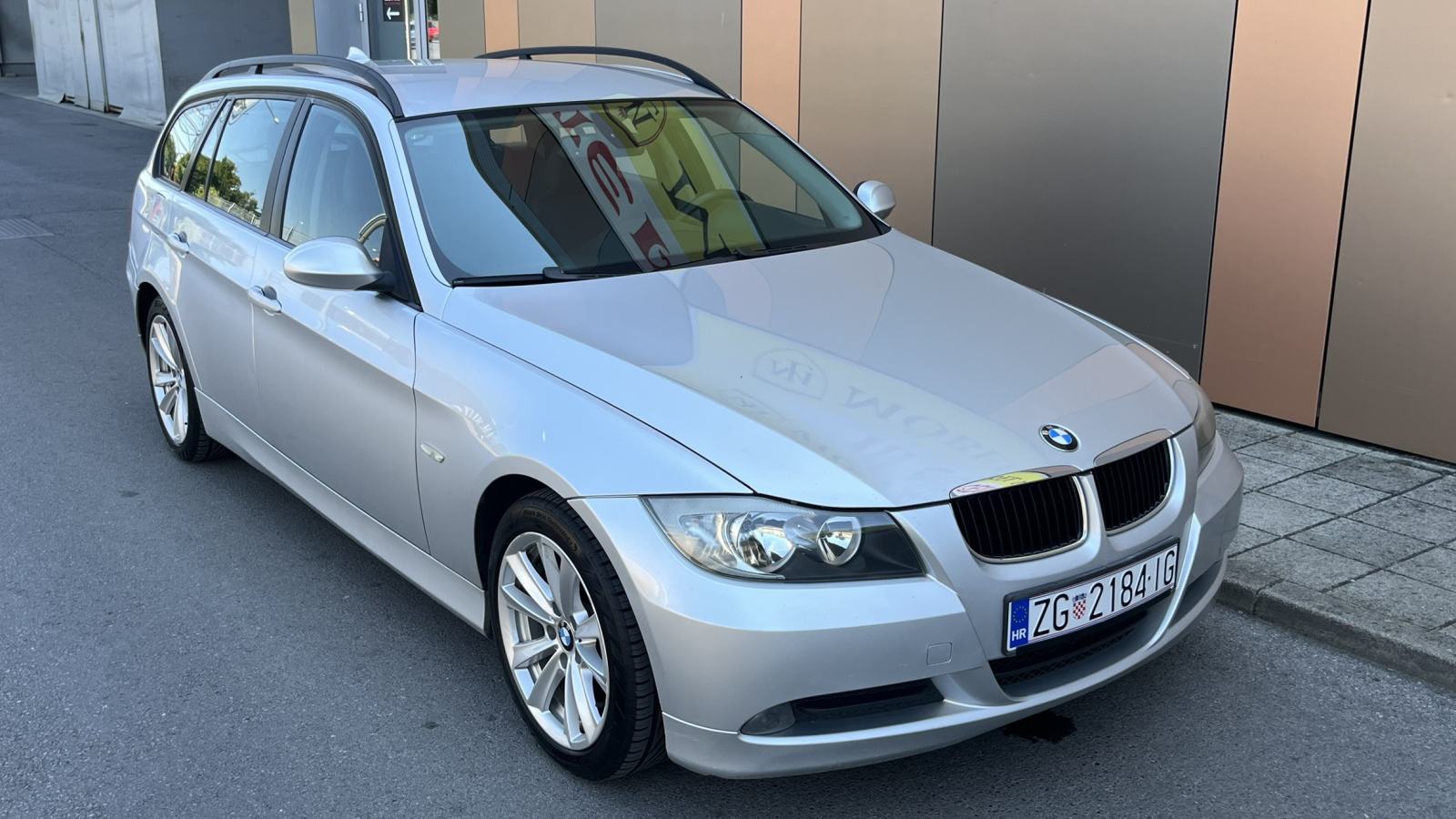 BMW serija 3 318d touring Karavan NAVI, KUKA, KOŽA, TEMPOMAT, KARTICE, pogled izvana - slika 1
