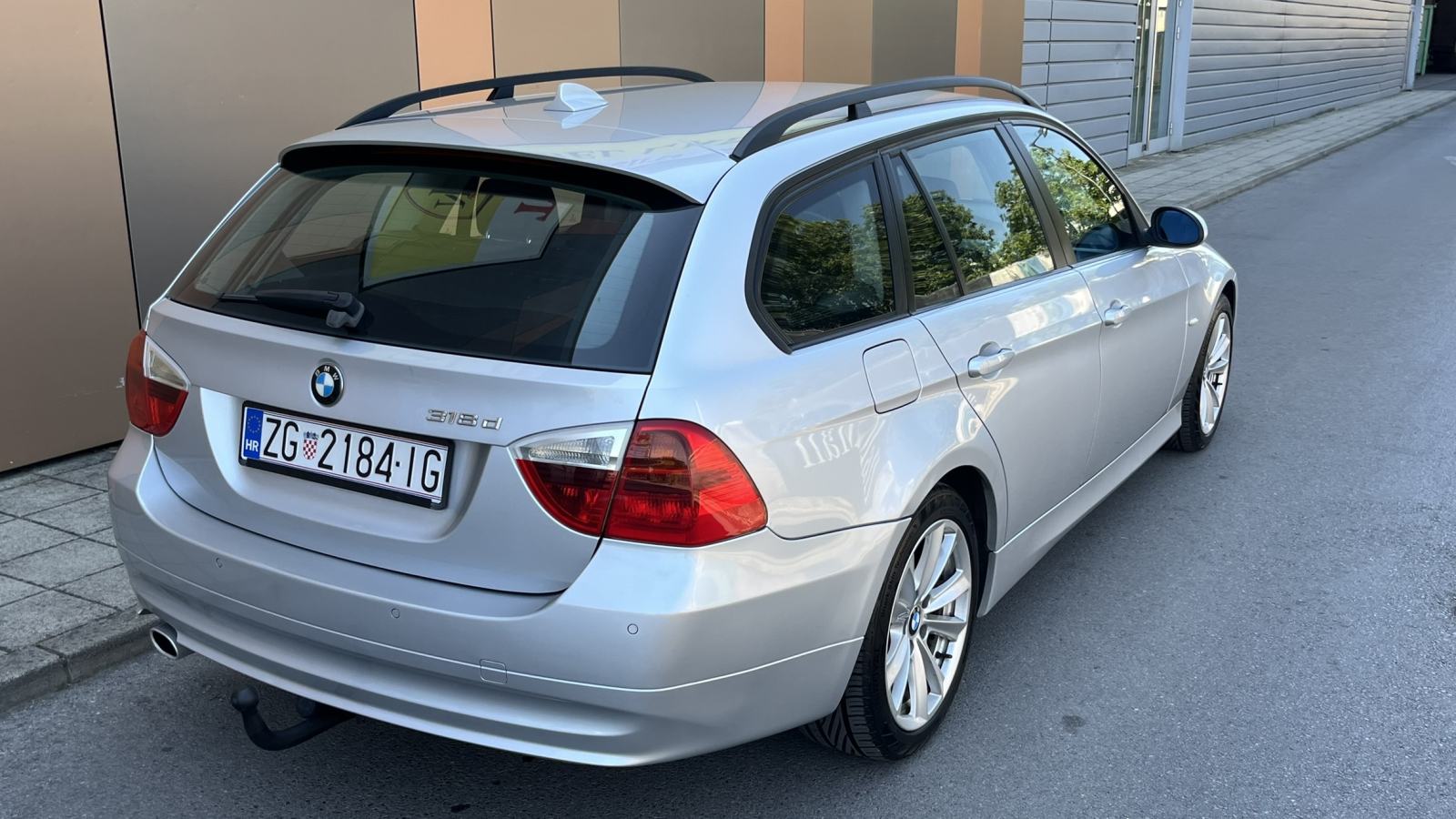 BMW serija 3 318d touring Karavan NAVI, KUKA, KOŽA, TEMPOMAT, KARTICE, pogled izvana - slika 5