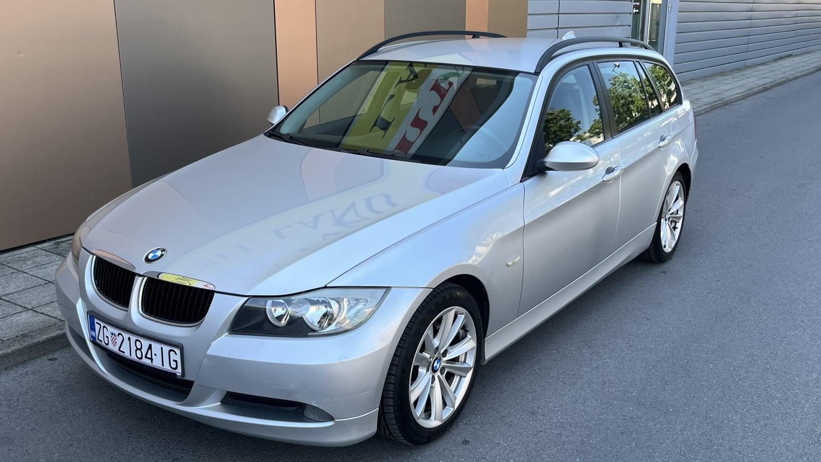 BMW serija 3 318d touring Karavan NAVI, KUKA, KOŽA, TEMPOMAT, KARTICE, pogled izvana - slika 2