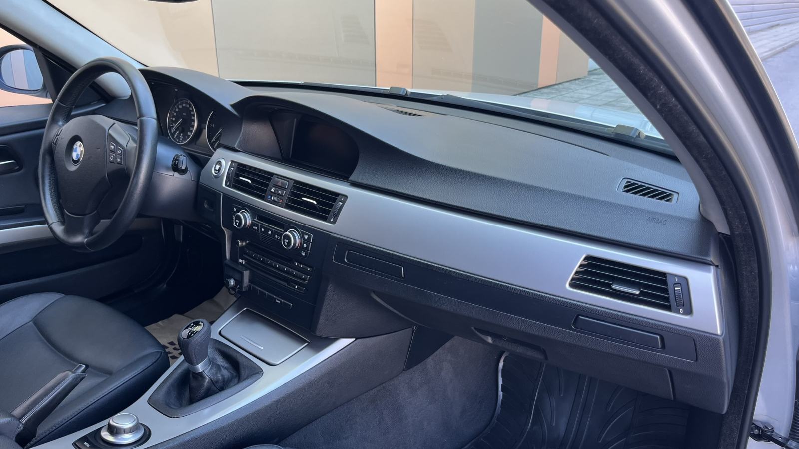 BMW serija 3 318d touring Karavan NAVI, KUKA, KOŽA, TEMPOMAT, KARTICE, fotografija 9