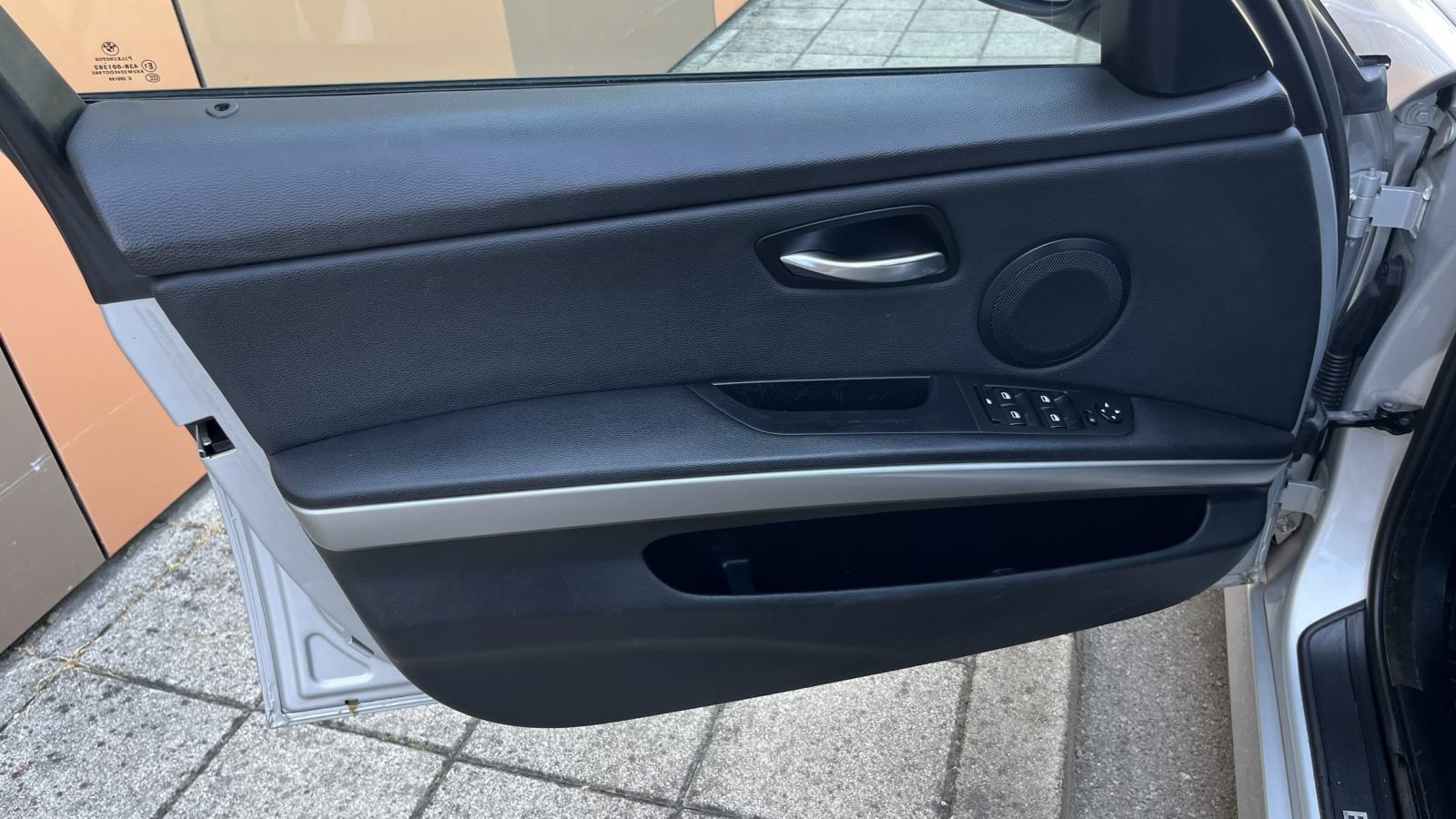 BMW serija 3 318d touring Karavan NAVI, KUKA, KOŽA, TEMPOMAT, KARTICE, fotografija 18