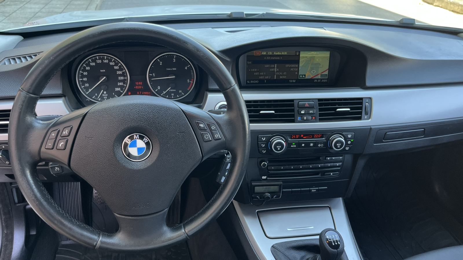 BMW serija 3 318d touring Karavan NAVI, KUKA, KOŽA, TEMPOMAT, KARTICE, fotografija 12