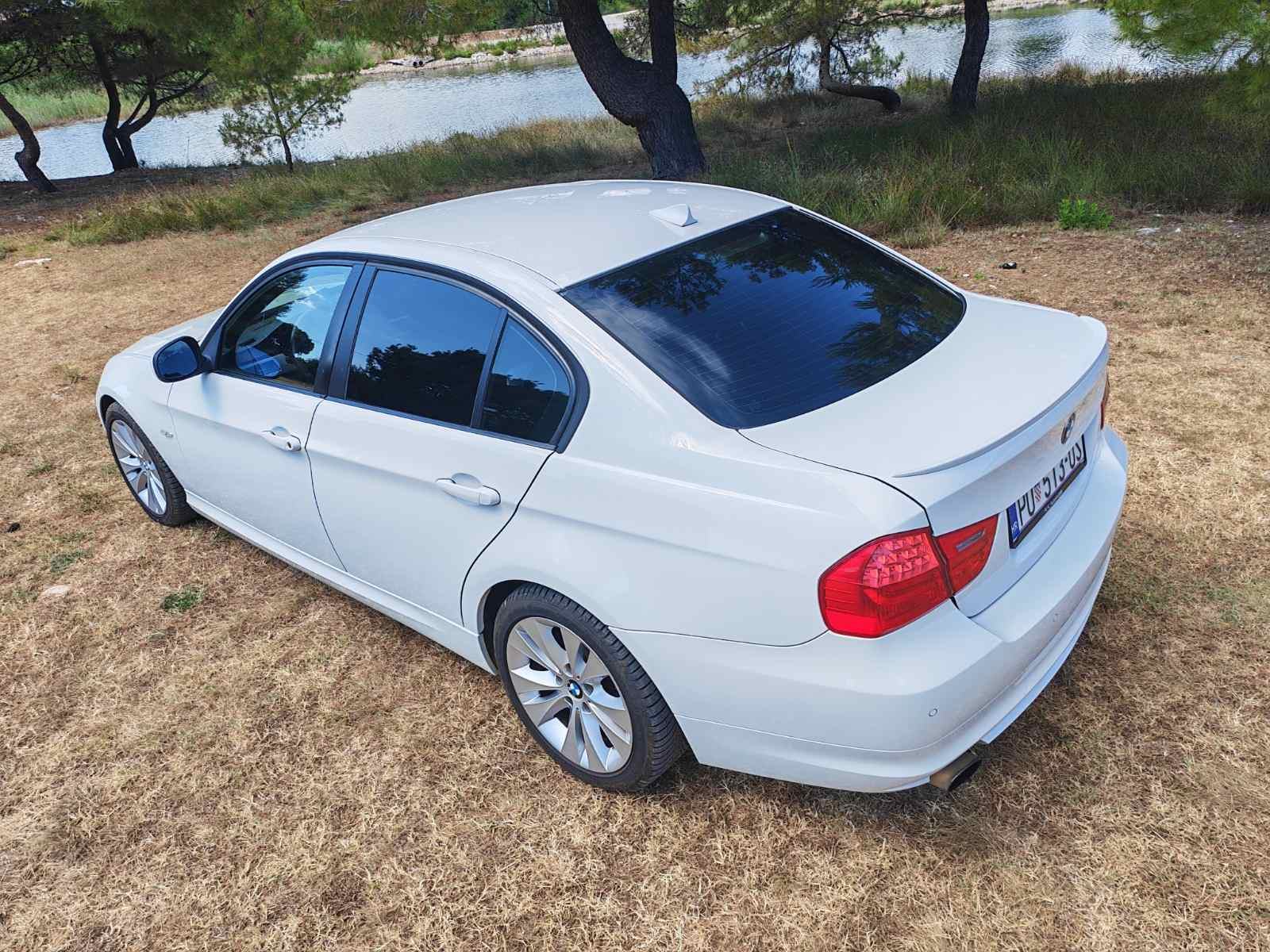 BMW serija 3 318i, automatic, servisna, fotografija 13