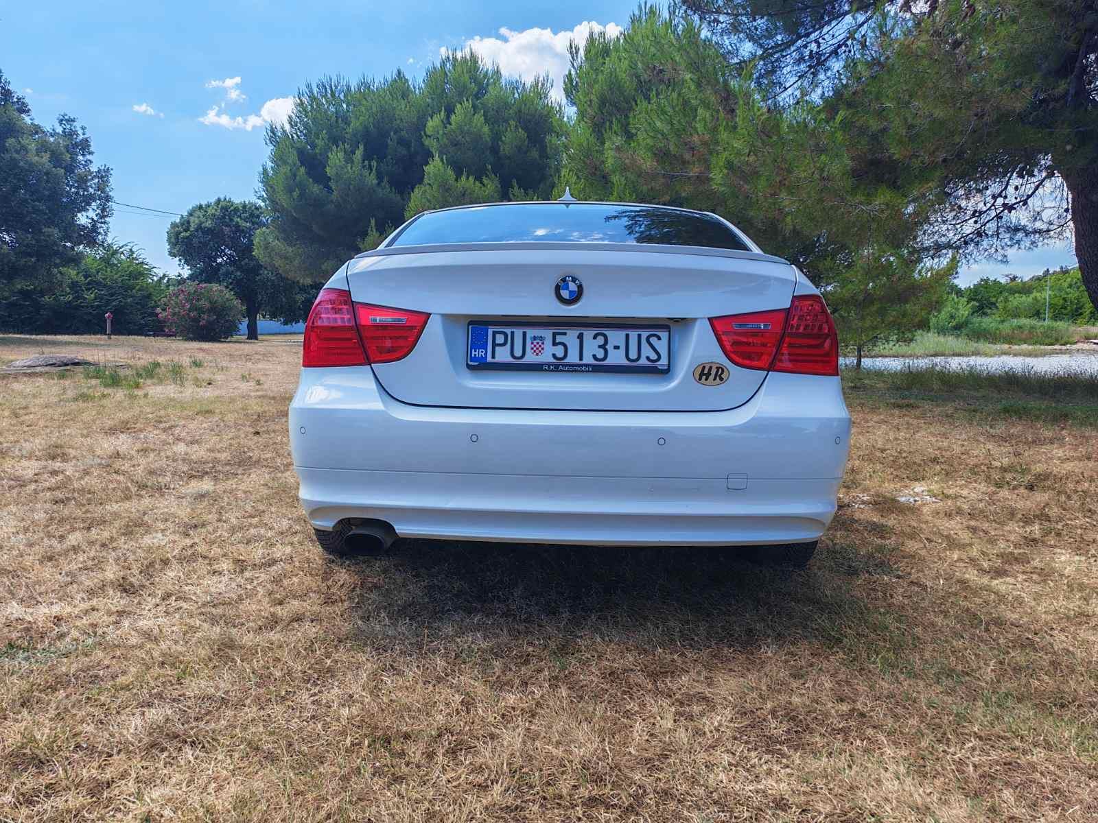 BMW serija 3 318i, automatic, servisna, fotografija 15
