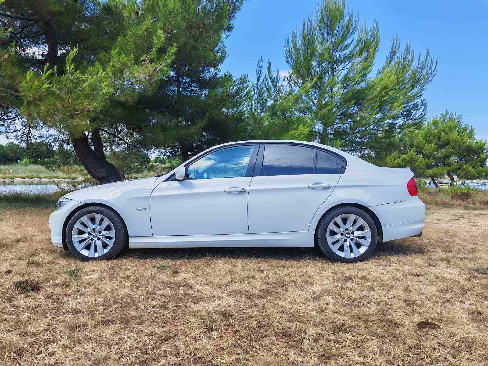 BMW serija 3 318i, automatic, servisna, fotografija 2
