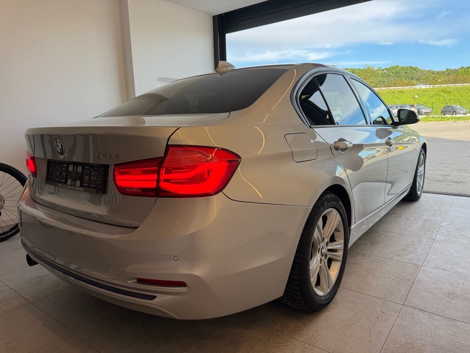 BMW 318i Sportline Automatik 2018.; Nije uvoz; Navi; Kamera; Reg 03/27, fotografija 3