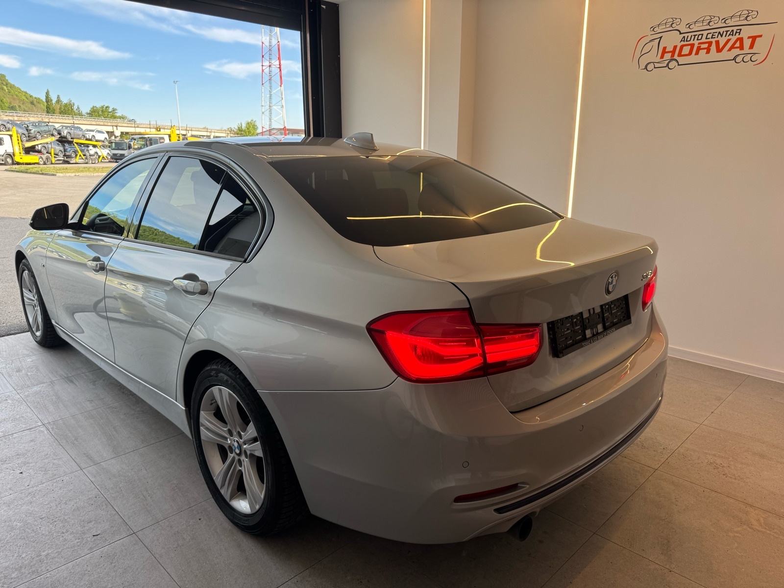 BMW 318i Sportline Automatik 2018.; Nije uvoz; Navi; Kamera; Reg 03/27, fotografija 5