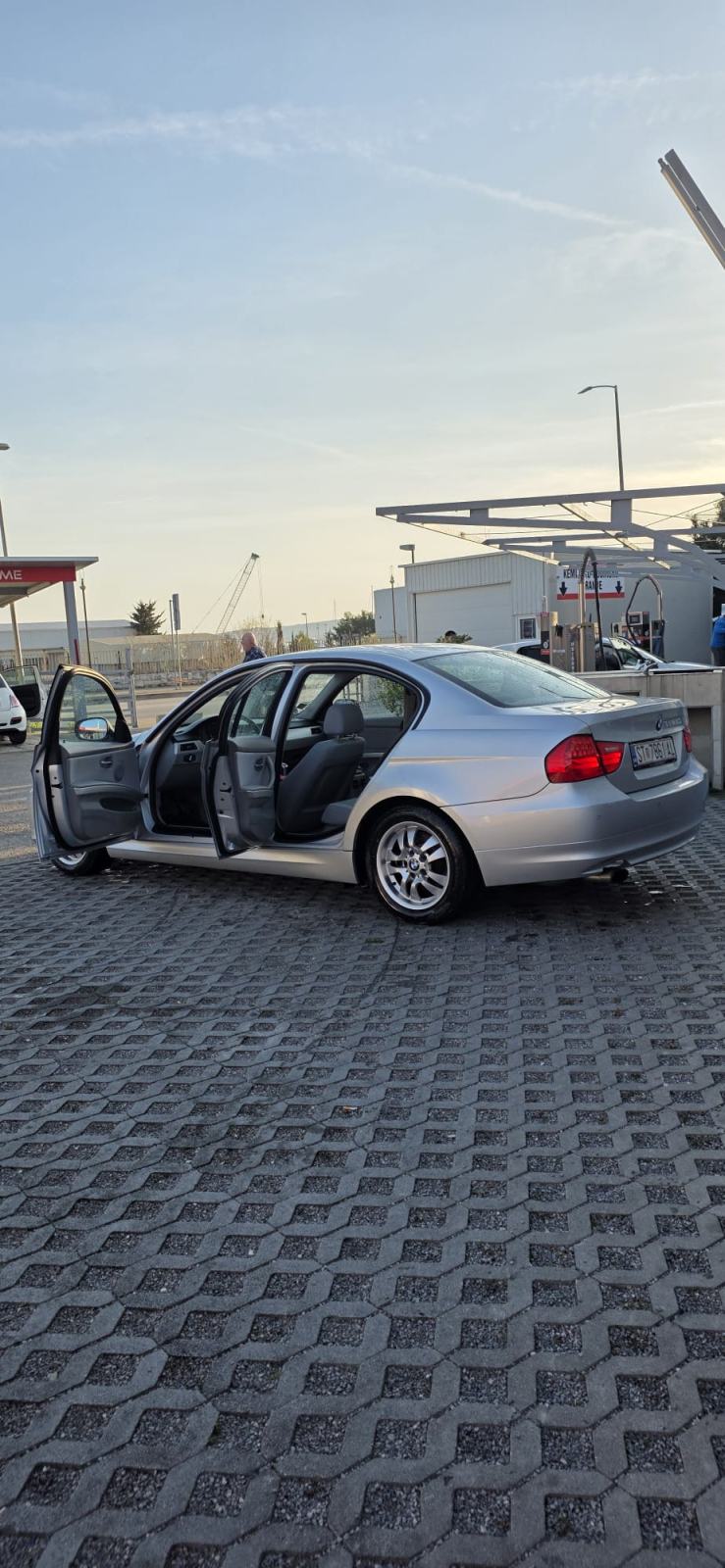 BMW serija 3 318i, fotografija 12