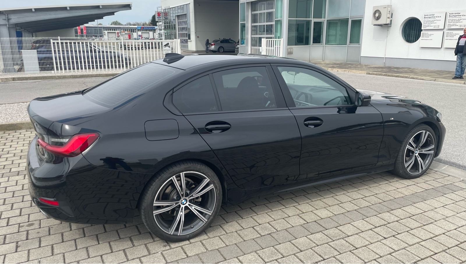 1. vl. BMW 320d Advantage sedan automatic, mild-hybrid, fotografija 4