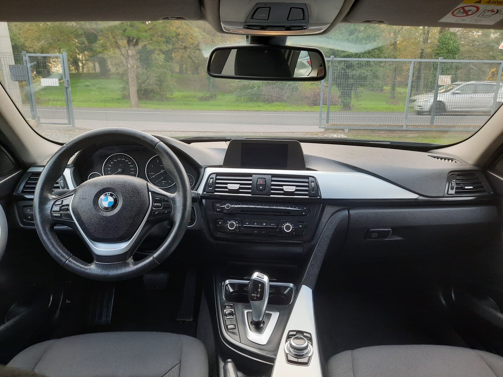 BMW serija 3 320d automatik-PUNO OPREME,ODLIČAN AUTO !, fotografija 12