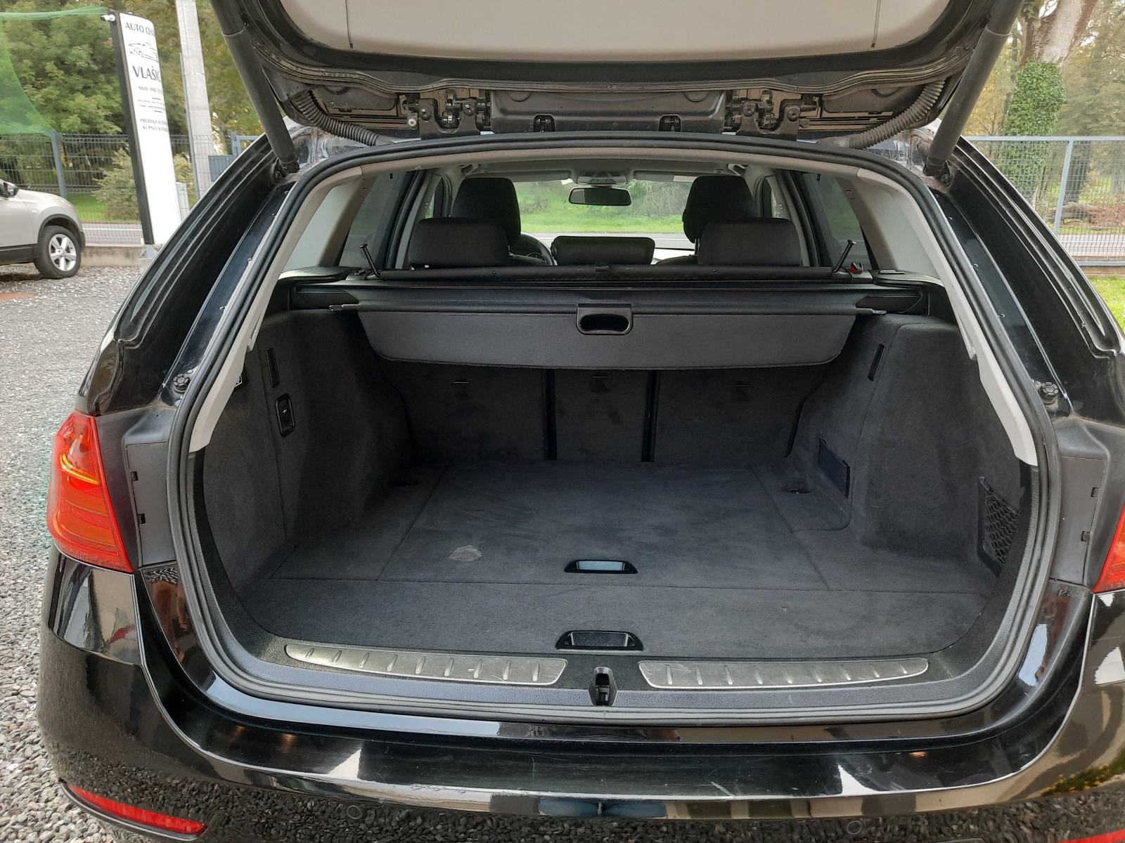 BMW serija 3 320d automatik-PUNO OPREME,ODLIČAN AUTO !, fotografija 13