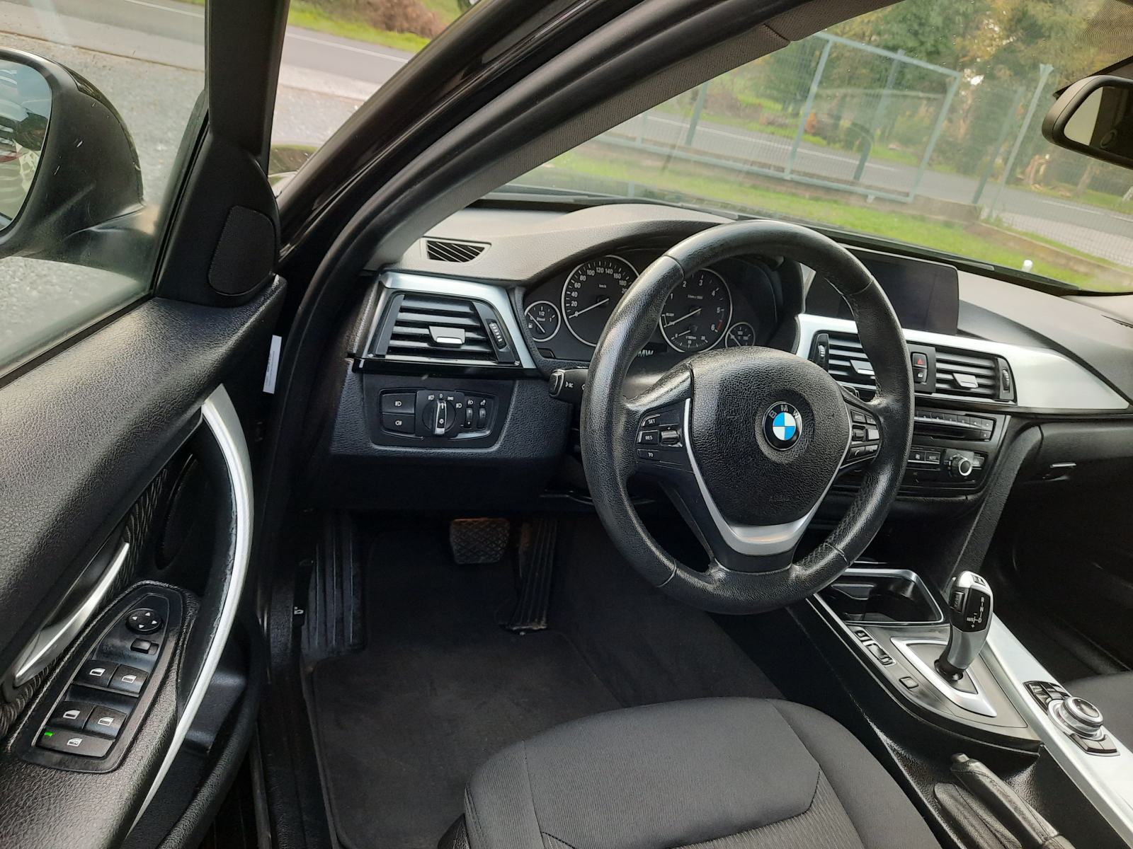BMW serija 3 320d automatik-PUNO OPREME,ODLIČAN AUTO !, fotografija 15