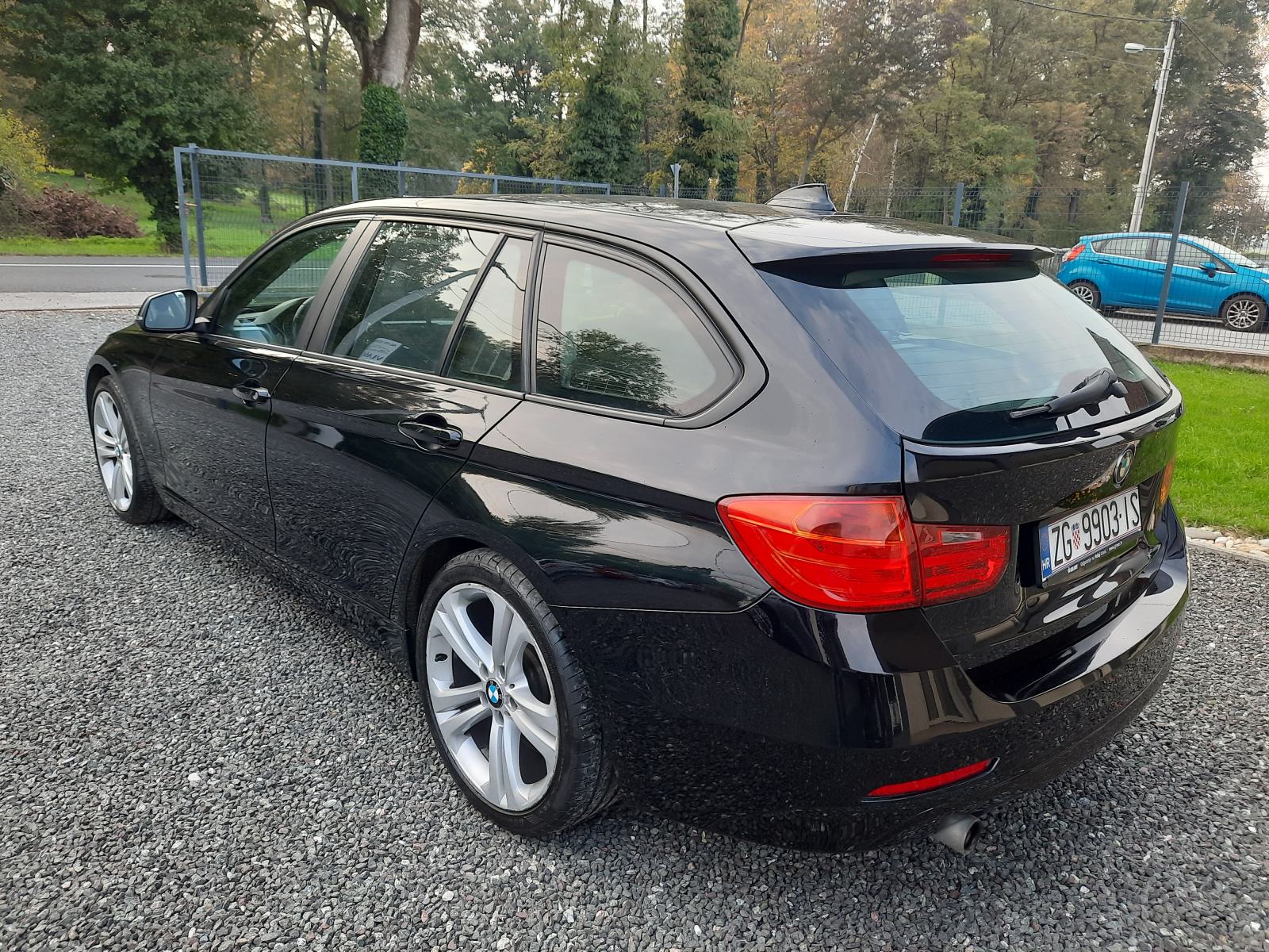 BMW serija 3 320d automatik-PUNO OPREME,ODLIČAN AUTO !, fotografija 10