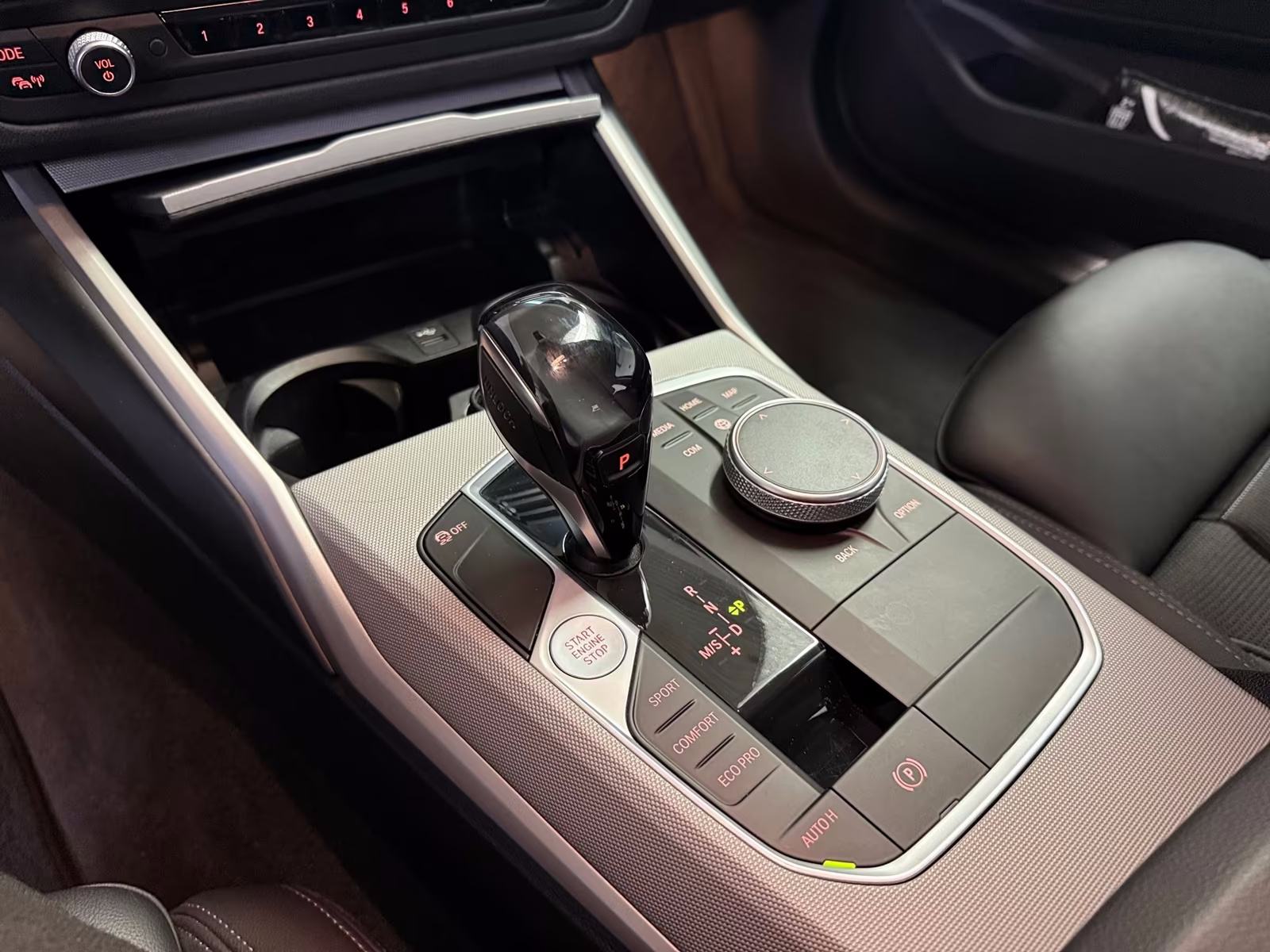 BMW serija 3 320d⭐️automatik⭐️M SPORT⭐️LED⭐️NAVI⭐️M LENKRAD⭐️, fotografija 6
