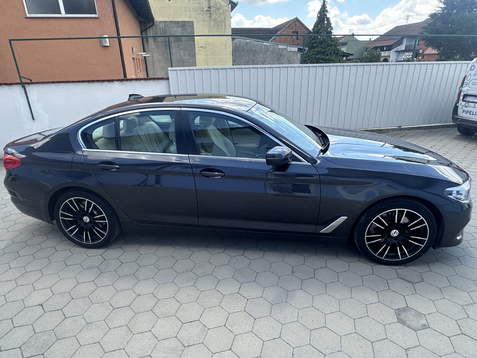 BMW serija 5 520d AUTOMAT,PDV,110500TKM,VLASNIK,REG 06-2027,SERVISNA.., fotografija 2