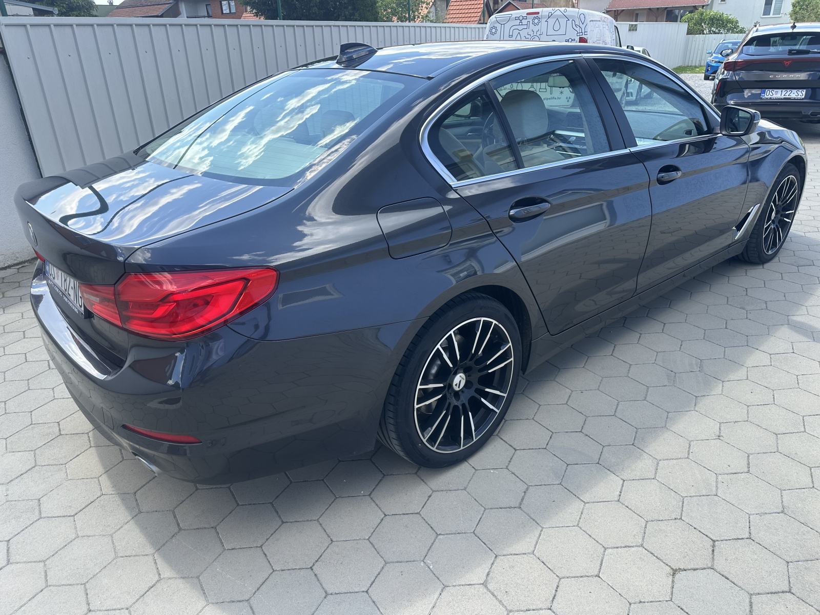 BMW serija 5 520d AUTOMAT,PDV,110500TKM,VLASNIK,REG 06-2027,SERVISNA.., fotografija 7