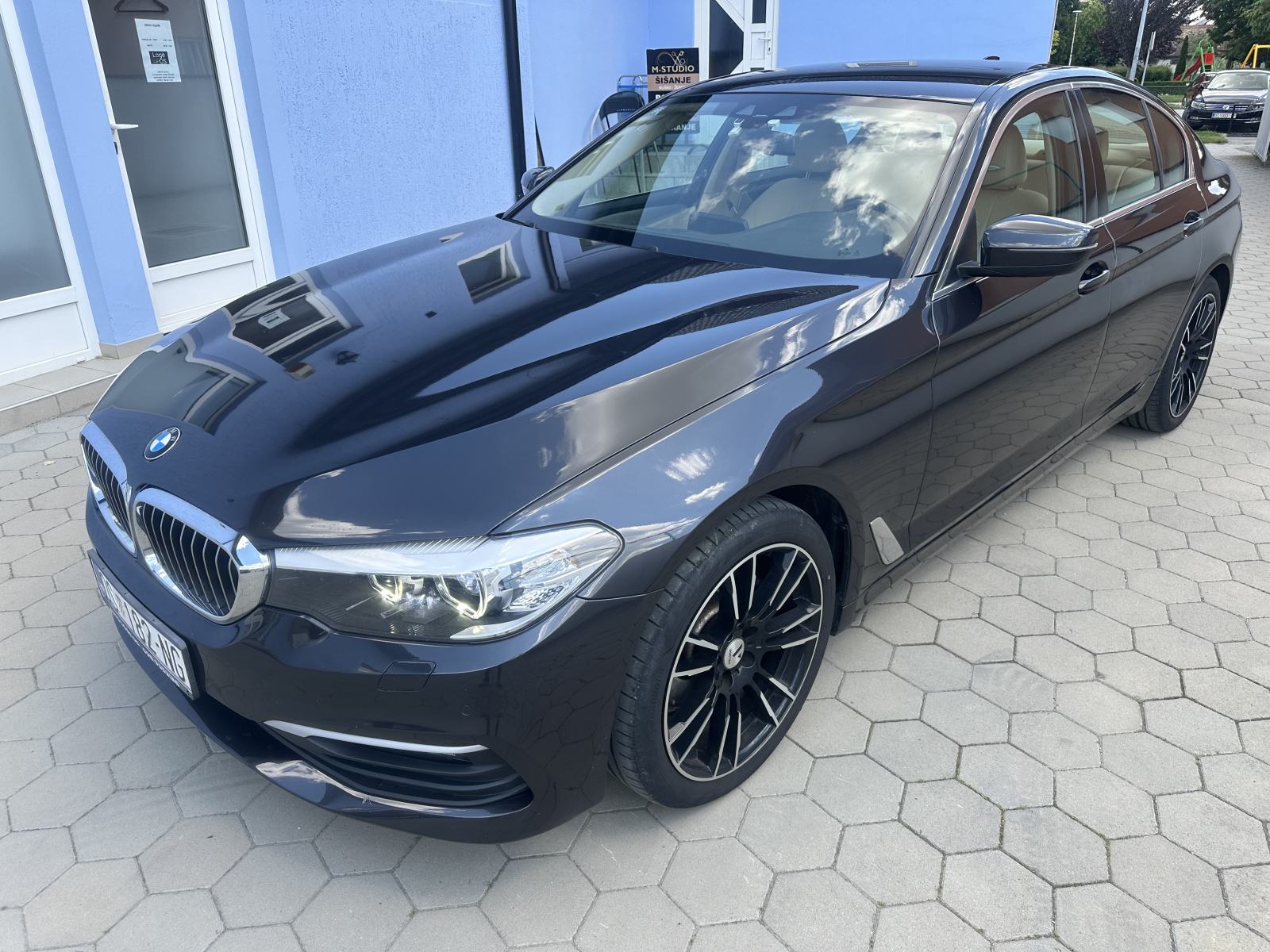 BMW serija 5 520d AUTOMAT,PDV,110500TKM,VLASNIK,REG 06-2027,SERVISNA.., fotografija 4