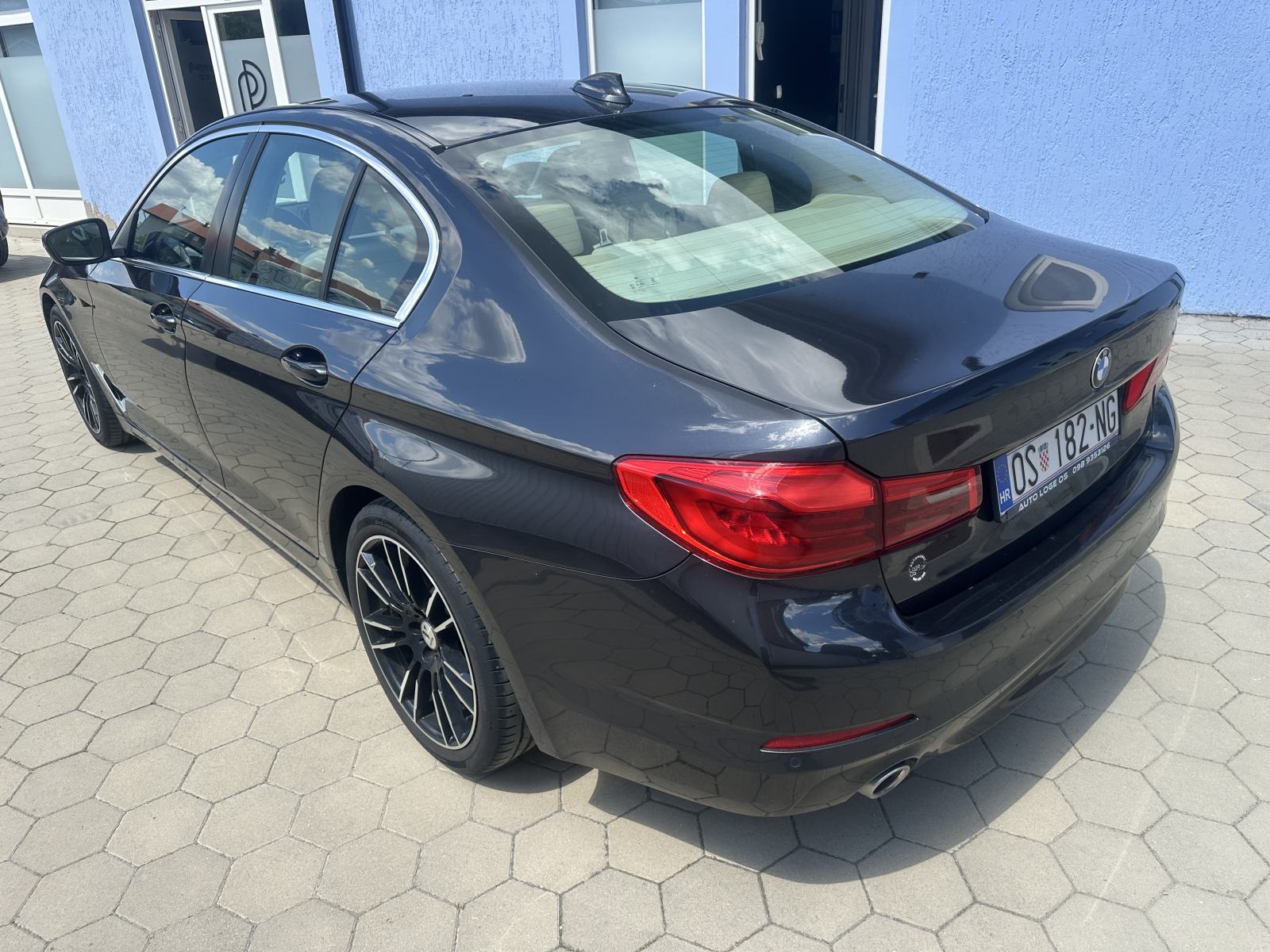 BMW serija 5 520d AUTOMAT,PDV,110500TKM,VLASNIK,REG 06-2027,SERVISNA.., fotografija 5