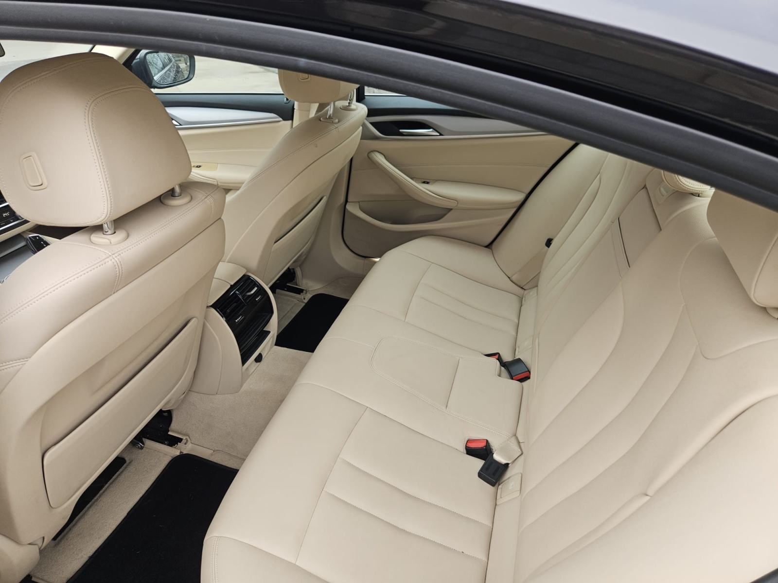 BMW serija 5 520d AUTOMAT,PDV,110500TKM,VLASNIK,REG 06-2027,SERVISNA.., fotografija 11